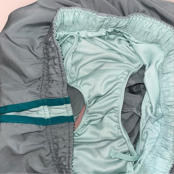 Nike dri fit grey shorts with blue mesh‎ sides size small - Picture 3 of 6